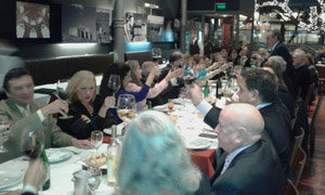 Un momento del brindis en la despedida de Silvia Cosano. 
