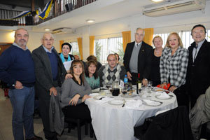 Mesa cabecera, con el presidente del Centro Canario Zona Norte, el presidente de la Federación de Sociedades Españolas y su esposa, el vicepresidente del Centro Galicia de Buenos Aires y esposa, entre otros.