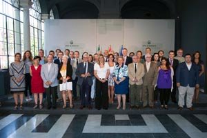Susana Díaz posa con los asistentes a la constitución del IX Consejo de Comunidades Andaluzas.