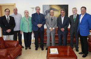 Revilla y De la Sierra, junto a los miembros del Centro Gallego.
