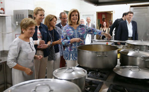 Fátima Báñez y la infanta Elena recorrieron las instalaciones acompañadas por Regina Jallas.
