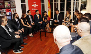 Don Felipe y doña Letizia, durante el encuentro que mantuvieron en el Instituto Cervantes.