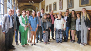 Francisco Castañón, con los participantes en el programa Añoranza y Raíces.