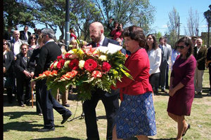 Un momento de la ofrenda floral.