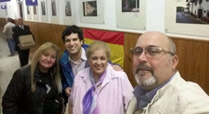 Algunos de los participantes en la noche de los libros.