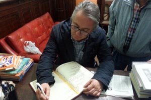 García Mira firma el Libro de la Federación
