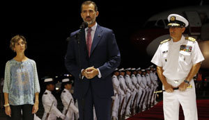 Don Felipe pronuncia unas breves palabras a su llegada a Cartagena de Indias.
