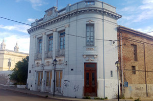 Vista exterior del eficio del Teatro España.