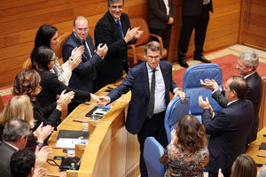 Núñez Feijóo recibió el aplauso de los diputados de su grupo.
