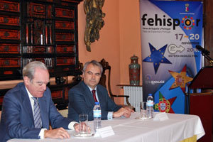 El alcalde de Badajoz y el embajador de España en la presentación de Fehispor, en la Residencia de la Embajada.