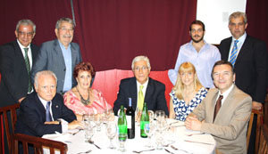 De izda. a dcha., sentados: Castelao Bragaña, Maria Teresa Michelón, José Luis Sangiao, Beatriz Carballo y Vila Alén. De pie, Juan Castellanos, Horacio Pegito, Nicolás Ameijeiras y López Dobarro.
