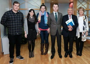 José Manuel Herrero, junto con los estudiantes y los presentantes de AUIP.