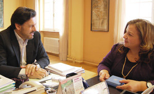 Rodríguez Miranda y Silvina Isabel Montenegro en el despacho del secretario xeral en Santiago.