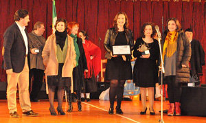 Miranda –1º por la izda.–, durante la entrega del premio al grupo Leilía.
