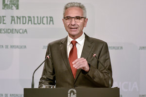 El portavoz del Gobierno, Miguel Ángel Vázquez, durante la rueda de prensa posterior al Consejo de Gobierno.