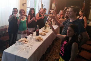 Un momento del brindis.