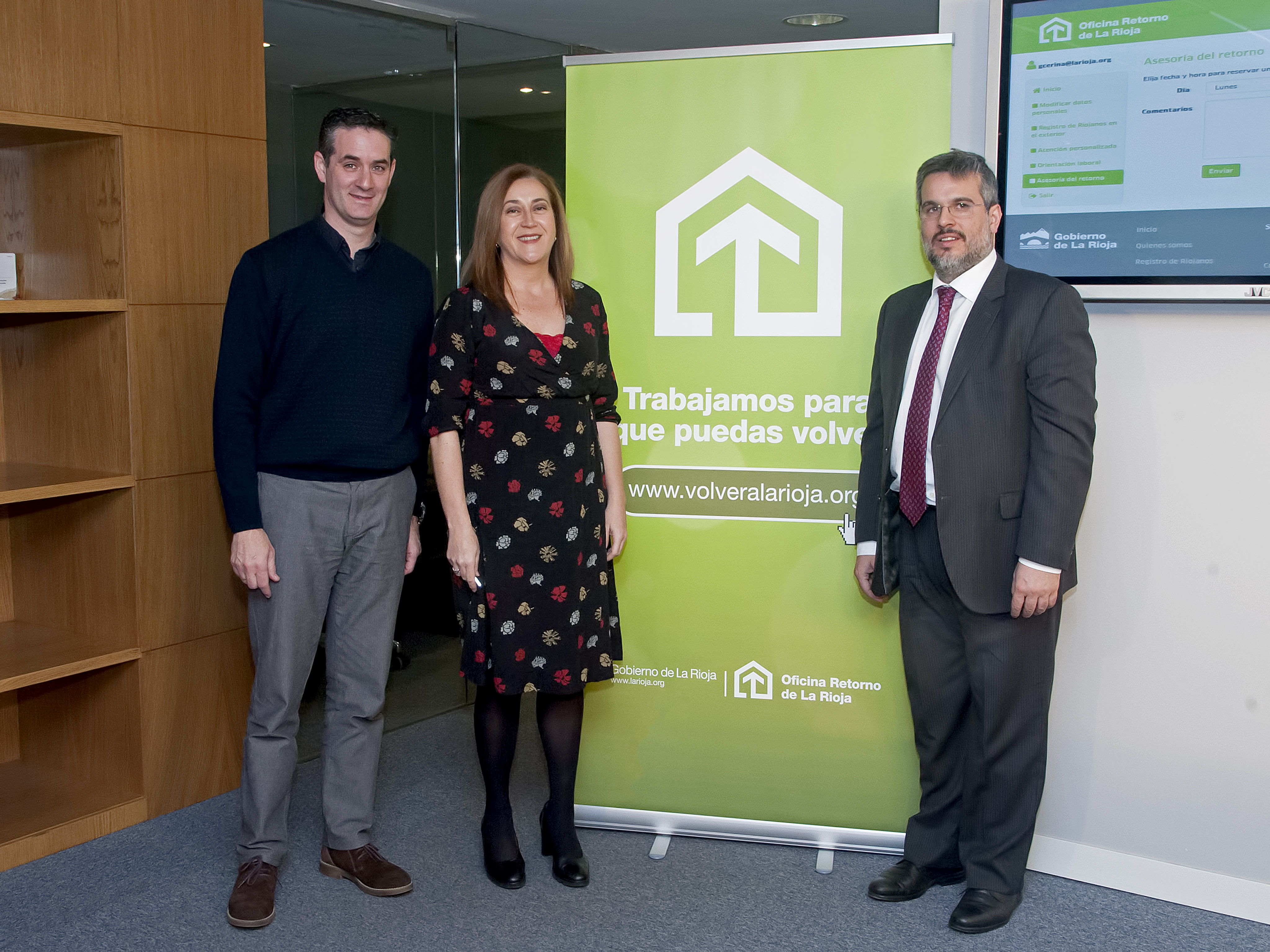 Diego Azcona, Begoña Martínez y Giorgio Cerina, durante la presentación de la Oficina Retorno.