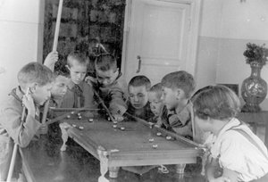 Una de las imágenes de la exposición sobre los niños de la guerra.