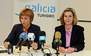 Nava Castro –a la izda.–, durante la presentación de Galicia en Fitur,