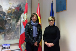 Mª del Pilar González y Caroline Pesch-Layeux, durante su encuentro.