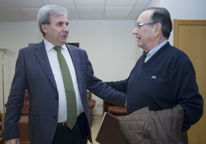 Rafael de la Sierra y José Gómez Zubieta, durante el encuentro mantenido.