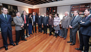 Juan Vicente Herrera y José Antonio de Santiago-Juárez, junto con el resto de asistentes a la reunión.