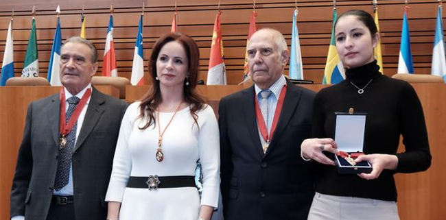 Pedro Bello, Silvia Clemente, Sergio Rabanillo y una familiar de Pedro José Díez, tras la entrega de las medallas.