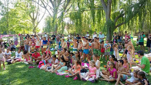 Padres y familiares de los chicos participaron en el cierre de la colonia de vaciones Todo Verde.