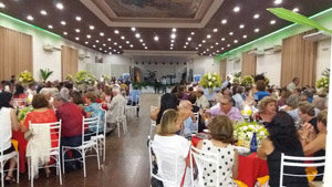 Numerosas personas se dieron cita en la celebración.