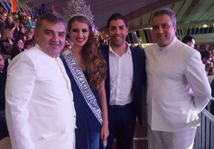Abel Fernández, padre de la reina; la bella Zoribel Fernández, Pablo Rodríguez Cejas, senador por El Hierro (AHI-CC); y el presidente del HCV de Caracas, Javier Medina Padrón, durante la gala.