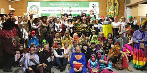 Algunos de los participantes en el concurso de disfraces.