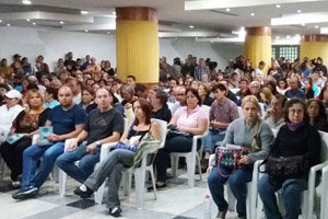Numeroso público se dio cita en la charla sobre el retorno.