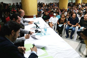 Un momento de la firma de los convenios con la Hermandad Gallega de Venezuela.