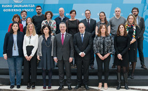 Urkullo, Elorza y Álvarez, junto con el resto de miembros del Consejo Asesor.