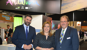 Susana Díaz y Francisco Javier Fernández, durante la visita a estand de Andalucía en Berlín.