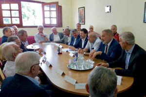 Miranda, Dobarro y el embajador Varela, reunidos con los dirigentes de las comunidades gallegas en el país.