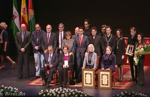 Representantes de las diferentes entidades premiadas recibieron los galardones.