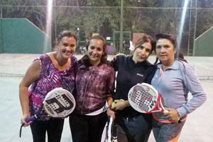 Dos parejas participantes en el torneo.