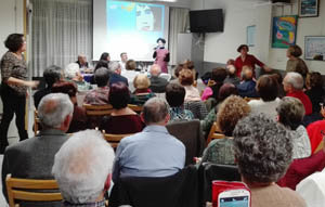 Un intre da conferencia ofrecida por Carmen Penim.