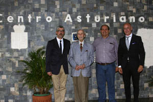 Ildefonso De la Campa, Oliverio Alas Suárez, socio Núm. 1 del CAC; Manuel Díaz Poo, vicepresidente CAC, y Santiago Camba.