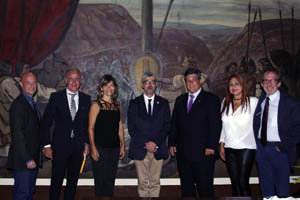 Ildefonso De la Campa y Santiago Camba, junto a los directivos del Centre Català de Caracas.