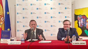 El historiador y escritor Juan Luis Beceiro y el coordinador de Actividades  Ramón Jiménez.