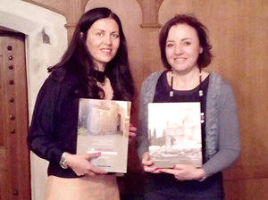 La directora general de Patrimonio Cultural, Otilia Requejo –dcha.–, con la directora estatal de Patrimonio Cultural de Lituania, Evelina Karaleviciene.