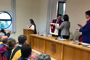 Miranda recoge el reconocimiento otorgado por el Colegio Mayor a la emigración.