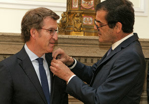 Núñez Feijóo recibe la Medalla de Honor de la ciudad de manos de Rui Moreira.