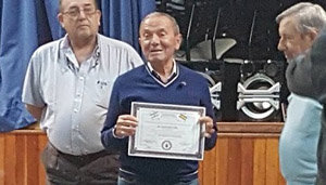 Gumersindo Silva, recibió su reconocimiento como Personalidad destacada de la colectividad.