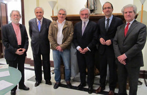 Paco López-Barxas, José Ramón Ónega, Xosé A. Perozo, Darío Villanueva, Anxo Lorenzo y César Antonio Molina, durante el acto en la Casa de Galicia.