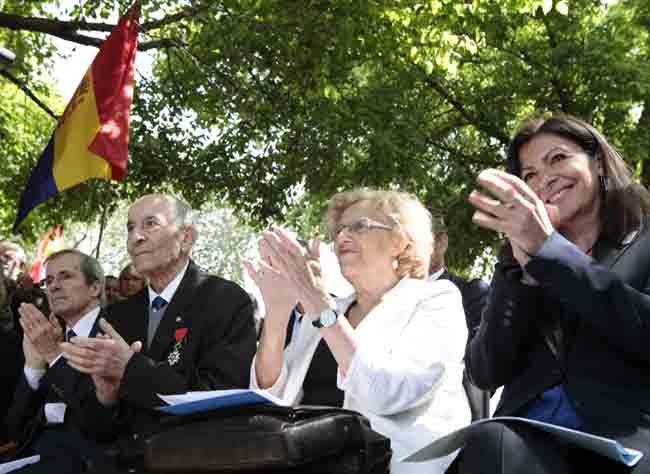 Rafael Gómez, Manuela Carmena y Anne Hidalgo, durante el acto.