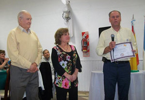 Ramón Gallardo recibió su reconocimiento como Personalidad destacada de la colectividad.
