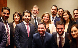 Mariano Rajoy, durante el encuentro con miembros de la colectividad.